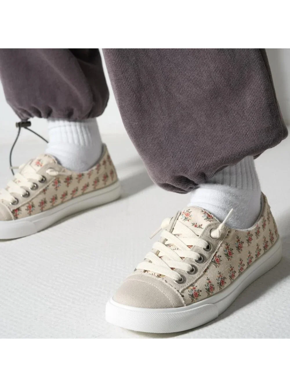 Women's Coral Canvas Lightweight Comfort Memory Foam Insole Casual Sneakers